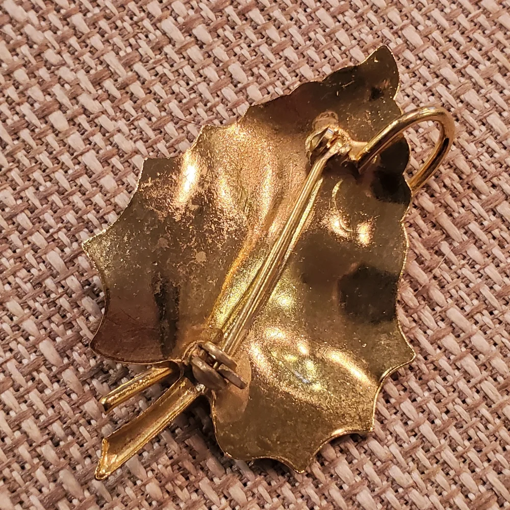 Vintage goldtone leaf brooch w/ carved rose
